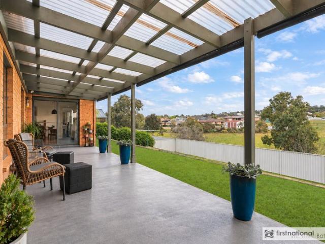 Generous Family Living with a Rural Backdrop in Windradyne