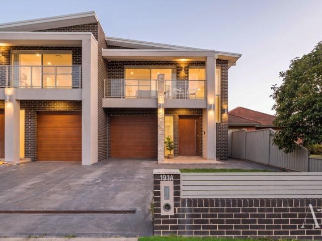 Generous Family Living with Indoor & Outdoor Entertaining