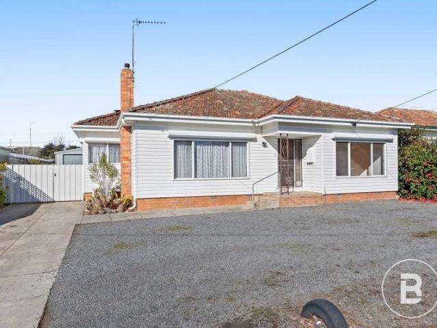 GENEROUS FAMILY LIVING WITH LARGE SHED IN GREAT LOCATION