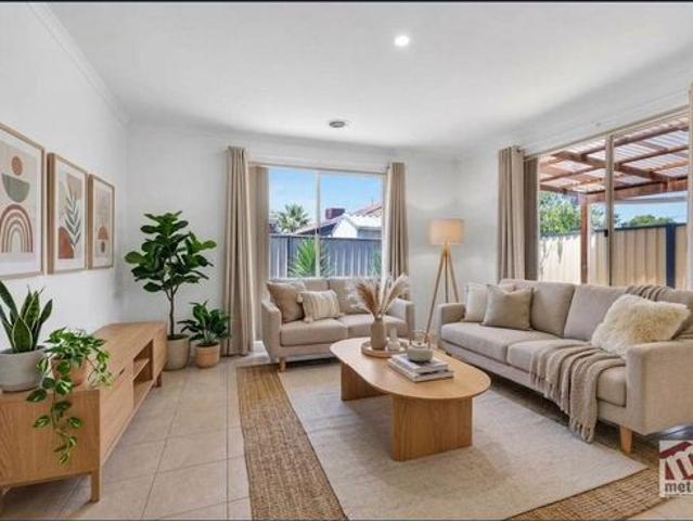 GENEROUS FAMILY LIVING WITH MULTIPLE LIVING ZONES!