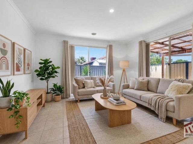 GENEROUS FAMILY LIVING WITH MULTIPLE LIVING ZONES!