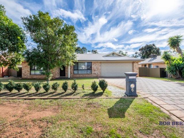 Generous Family Living with Rear Yard Access & Double Shed