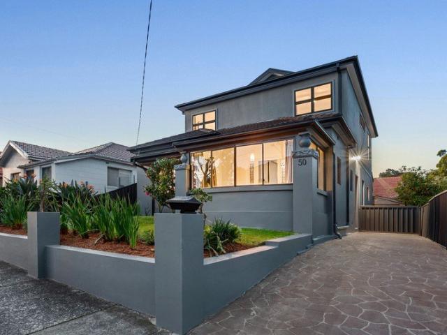 Generous Freestanding Home with Light Filled Interiors & Versatile Living