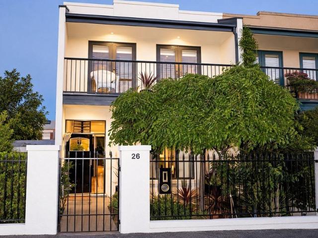 Generous Inner City Living with Parklands Close By