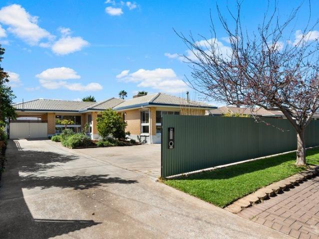 GENEROUS LAND, COASTAL LIFESTYLE & SUBDIVISION POTENTIAL