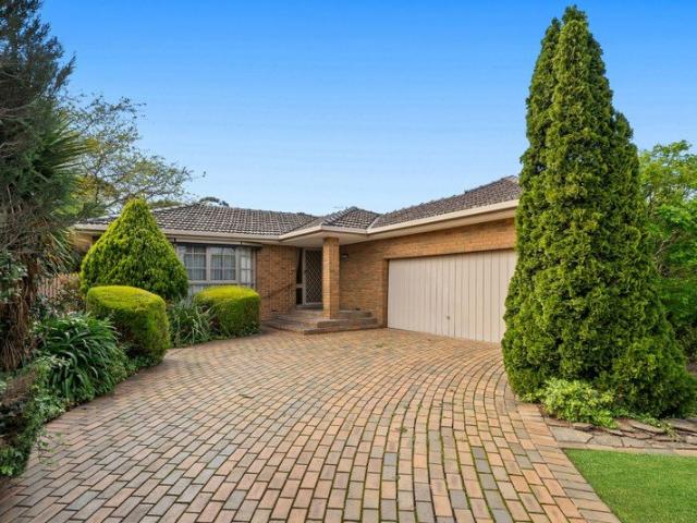 Generous Living, a Standout School Side Setting