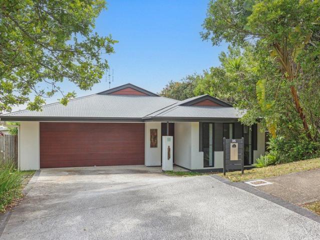 GENEROUS LIVING & AN IMPRESSIVE BACKYARD IN PACIFIC PINES