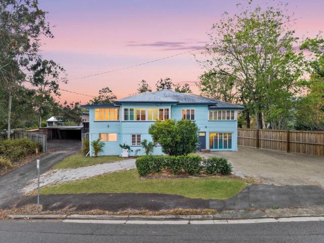 Generous Living, Expansive Grounds & Endless Opportunity In Coalfalls