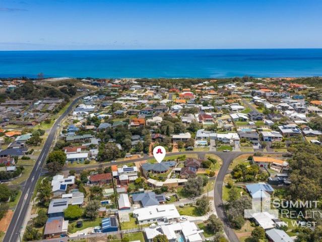 Generous Living in South Bunbury with Glimpses of the Darling Ranges
