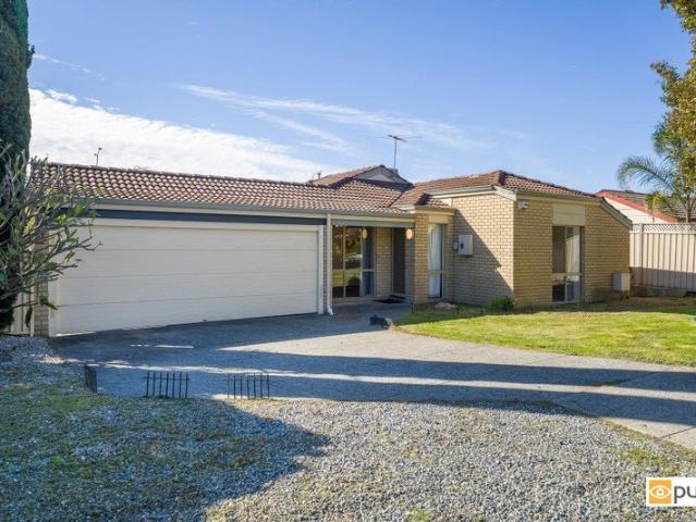 GENEROUS LIVING INSIDE & OUT IN A SOUGHT AFTER LEEMING POCKET
