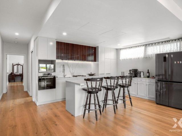 Generous North Facing Apartment in Prime Doncaster East original 3 bedrooms