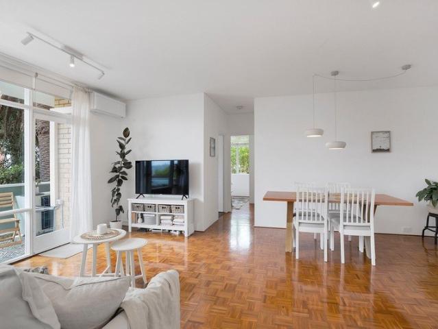 Generous Open Plan Renovated Beach Pad