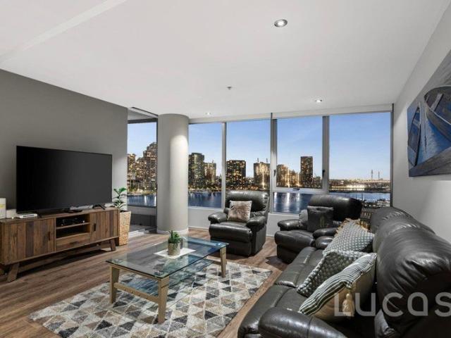 GENEROUS PROPORTIONS, UPDATED APPEAL, AND MEMORABLE VIEWS!