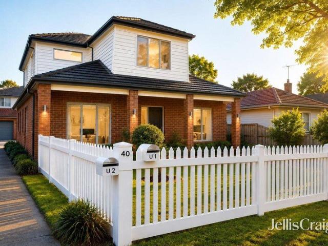 Generous Proportions in a Premier Watsonia Setting