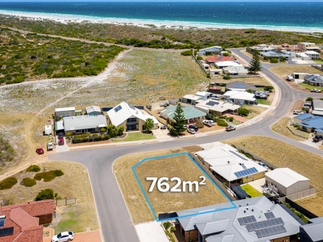 Generous sized 762m2 corner block Top Location