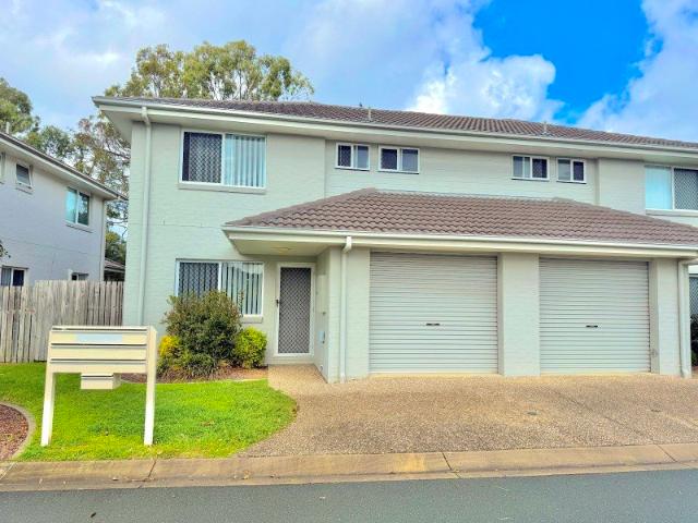 GENEROUS SIZED TOWNHOME IN GROWING GRIFFIN SPACIOUS LIVING VACANT 8 DEC 26