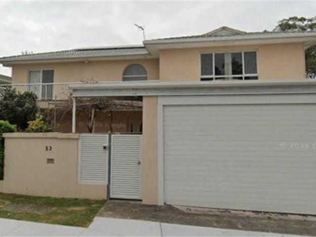 Generous sized family home located on an elevated block close to Ashmore, Southport and Bundall