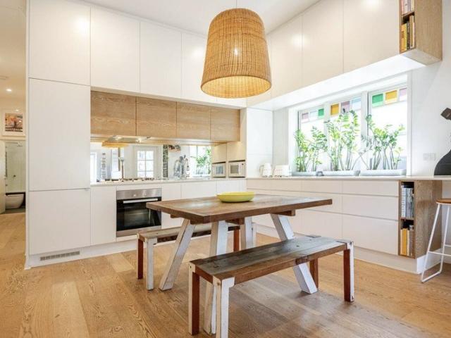 Generous Sun Filled Art Deco Apartment On The Doorstep Of Bondi Beach