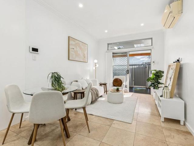 EXCEPTIONAL 2 BEDROOM RETREAT WITH DIRECT PARK ACCESS