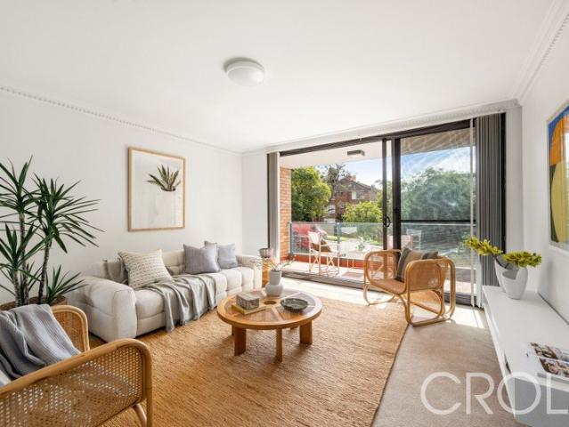 Generously Proportioned, Sunbathed Apartment In The Heart of Mosman