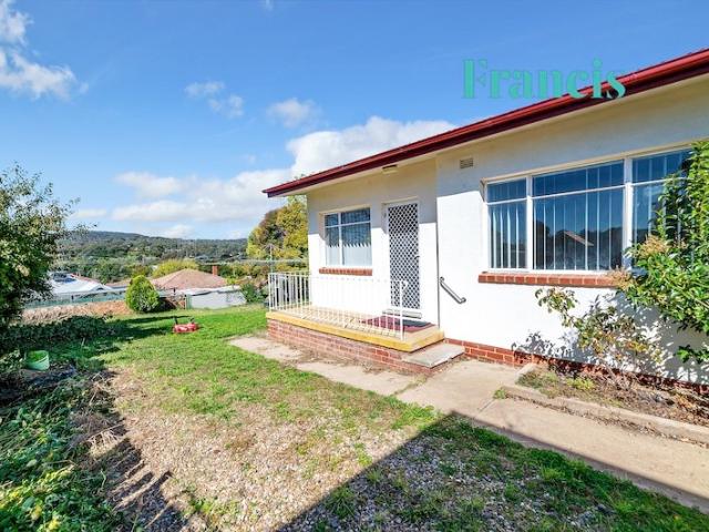 Generously sized one bedroom unit located in a block of only 3!
