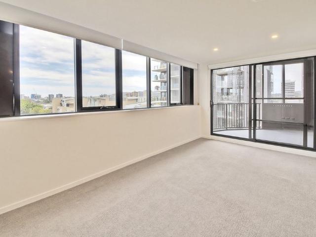 Generously Sized & Ultra Modern Apartment