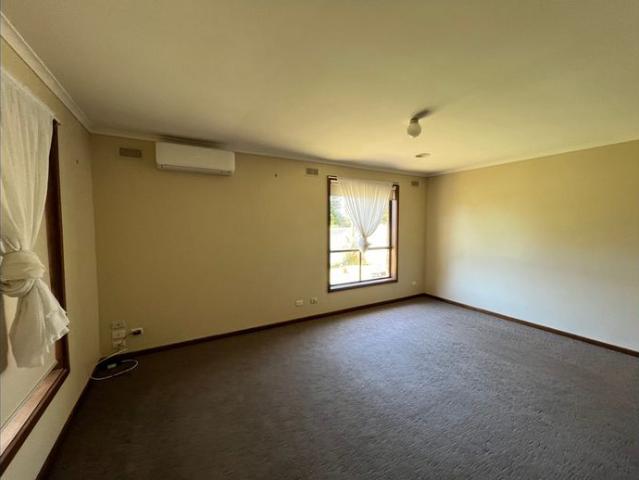 Generously Sized 2 Bedroom Unit in St Albans