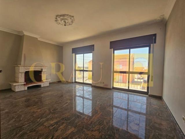 Generoso T4 em Moradia Duplex com Terraço no Gaio Rosário