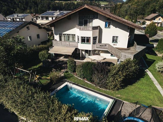 Generationentraum privates Mehrparteienhaus mit Pool