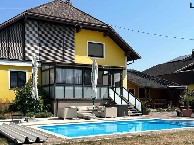 Generationenhaus mit Pool und zwei Wohneinheiten