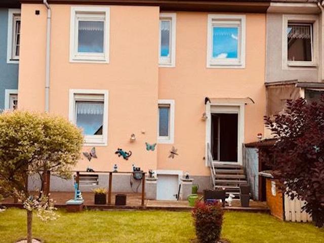 Generationenhaus oder Renditeperle: Vielseitiges 2 FH mit Garten