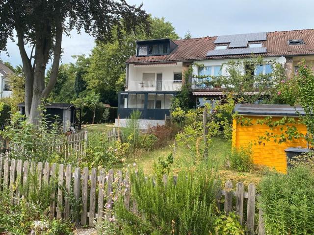 Generationenhaus in ruhiger Südhanglage in Millrath mit PV Anlage