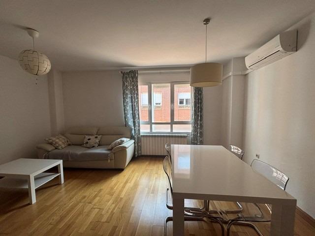 General Villalba. Piso con 2 dormitorios y 1 baño. Garaje y trastero