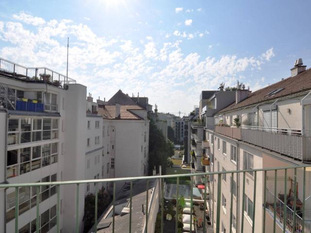 Generalsaniert! RUHIGES DG City Appartment mit TERRASSE! Nähe_Stadtpark, U4!