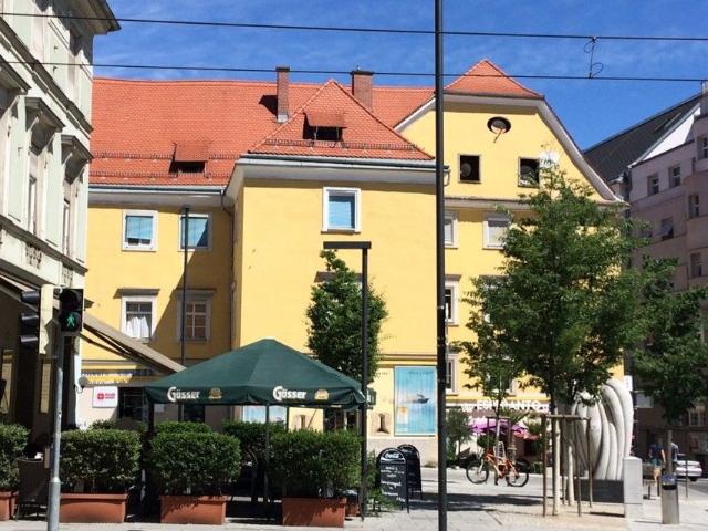 Generalsanierte 3 Zimmer Wohnung am Esperantoplatz! Provisionsfrei!