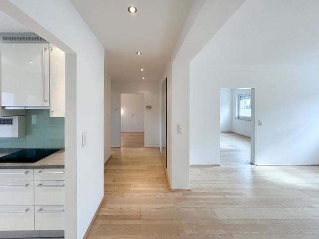 Generalsanierte 3 Zimmer Wohnung mit schönem Grünblick, Balkon und Garage