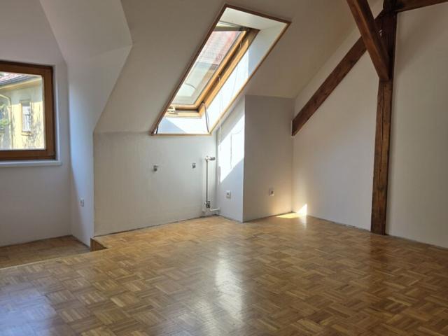 Generalsanierte 2 Zimmer Wohnung Beim Resowi ab September