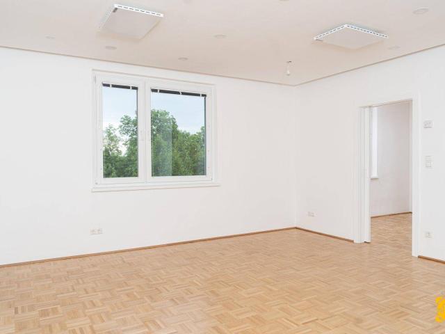 Generalsanierte 2 Zimmer Wohnung in Ruhelage mit Grünblick