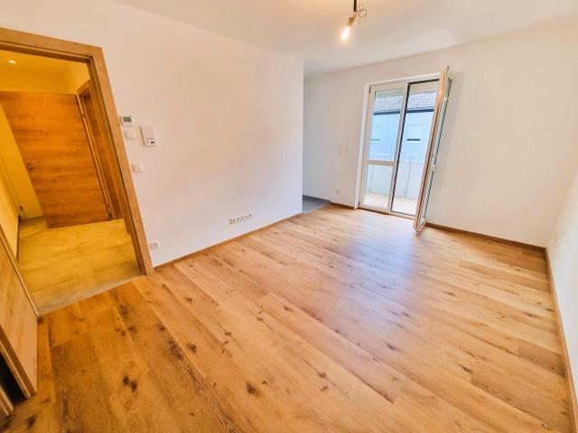 Generalsanierte 2 Zimmer Wohnung mit Westbalkon in ruhiger Lage!
