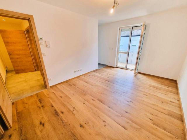 Generalsanierte 2 Zimmer Wohnung mit Westbalkon in ruhiger Lage!