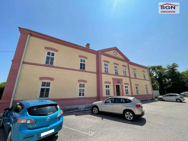 Generalsanierte 4 Zimmer Altbauwohnung mit Garten in Blumau Neurißhof