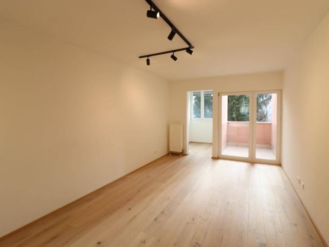 Generalsanierte Garconniere mit Loggia, separater Küche und Abstellraum