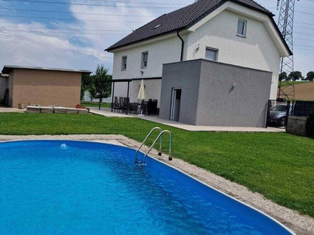 Generalsaniertes Ein oder Mehrfamilienhaus mit Pool und Extragrünland