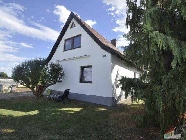 Generalsaniertes Einfamilienhaus mit Dachterrasse, Doppelgarage und schönem gepflegtem Garten