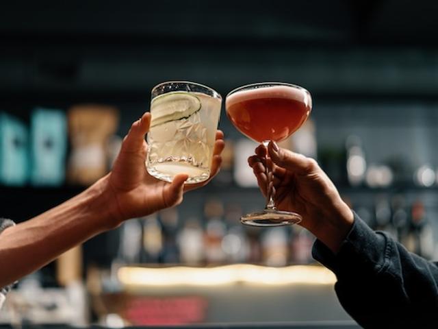 GENÈVE PLAINPALAIS: BAR WIRD ÜBERGEBEN