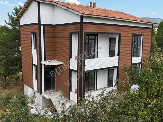 Geniş Arsa İçersinde 2 Katlı Satılk Sıfır Müstakil Ev|vadi Emlak