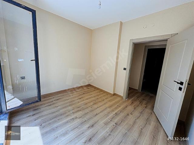 GENİŞ BAHÇE KULLANIMLI EMSALSİZ 2+1 SATILIK LÜX DAİRE