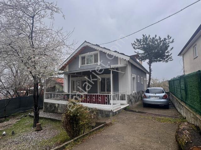 Geniş Bahçe, 2 Katlı Villa Ve Ek Yaşam Alanı Bir Arada!