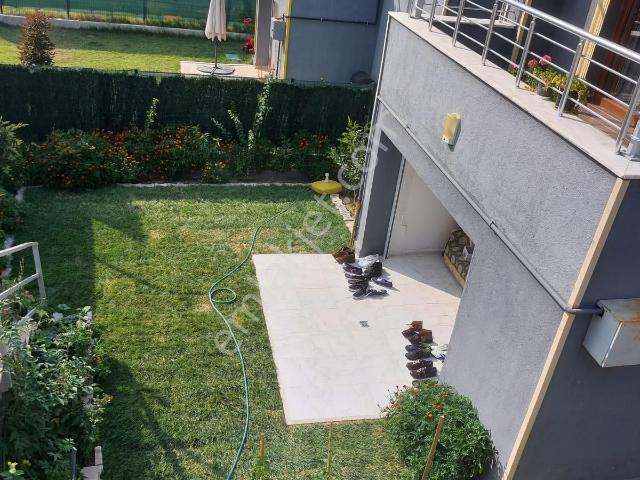 3 Katlı 5+1 Bağımsız Satılık Geniş Bahçeli Köşe Villa Krediye Uygun