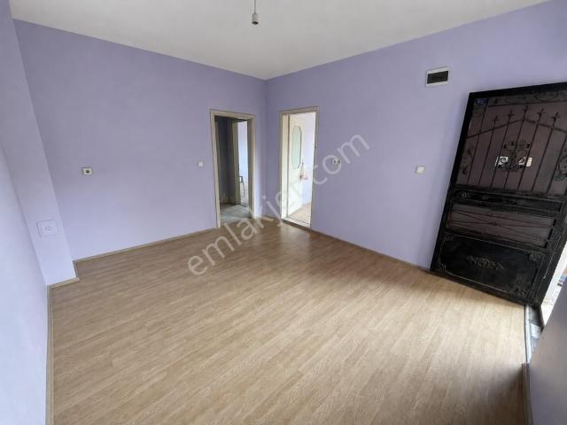 Geniş Balkonlu 2+1 Kiralık Daire